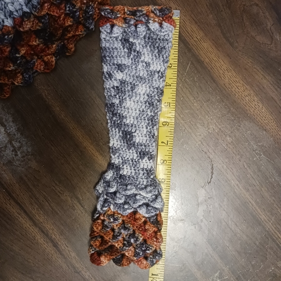 Crochet hooded cowl and arm warmers - Picture 6 of 8